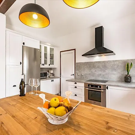 Paula's Dream Private Pool By Holidays Вилла Коральео